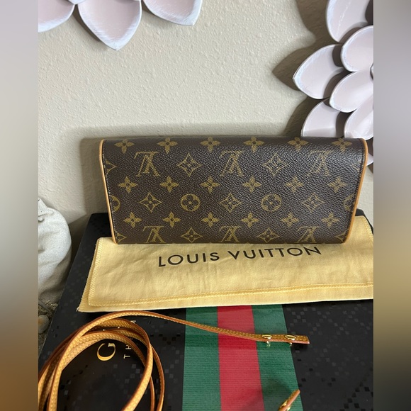 LOUIS VUITTON MONOGRAM TWIN POCHETTE BELT BAG - Picture 4 of 10